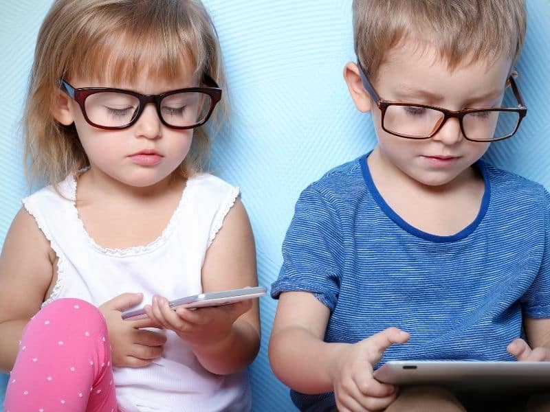 Çocuklarda ekran süresinin psikolojik gelişim üzerindeki etkileri