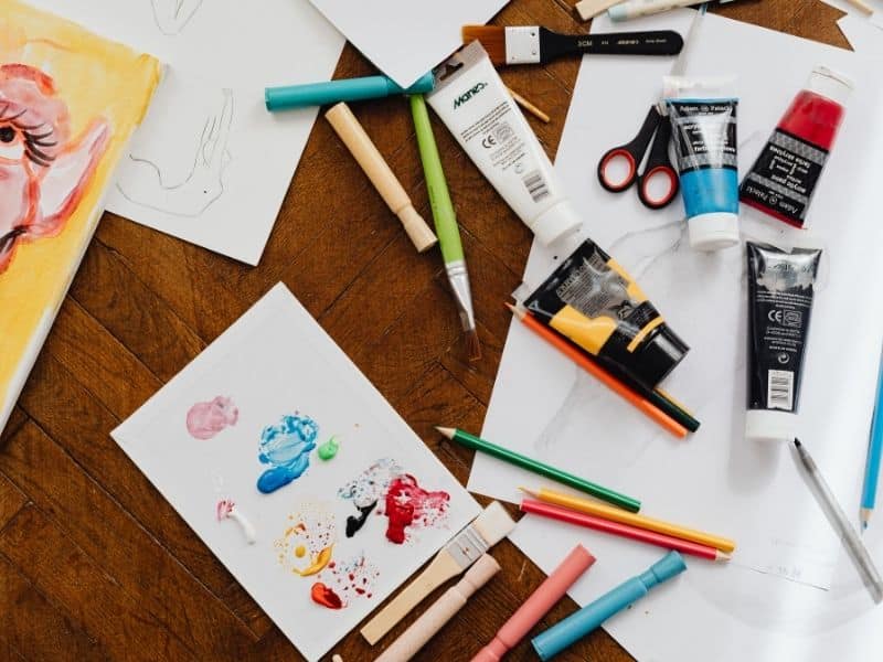 Antalya çocuk psikoloğu ve pedagog tarafından sunulan sanat ve çocuk gelişimi hizmetleri görseli