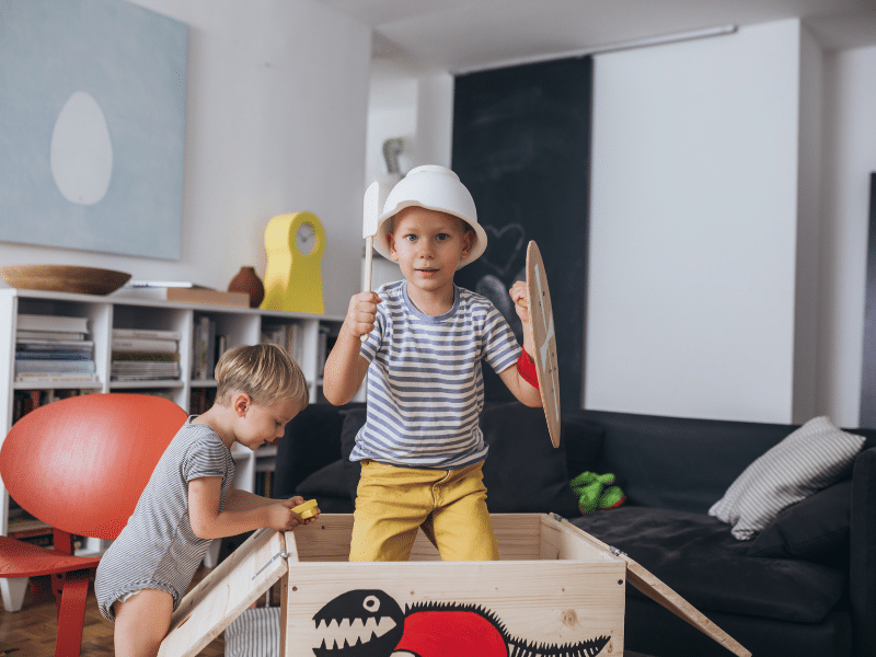 Dürtüsel davranışlar sergileyen hareketli çocuk