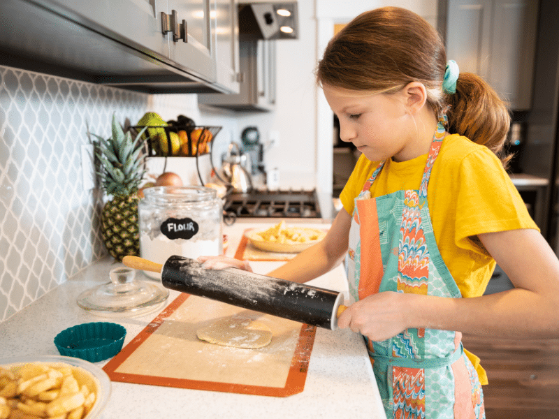 Ebeveyn rolüne soyunan sorumluluk sahibi çocuk